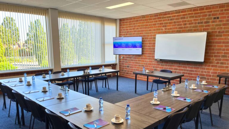 Vergaderruimte in Congrescentrum de Pijler, ingericht voor zakelijke bijeenkomsten