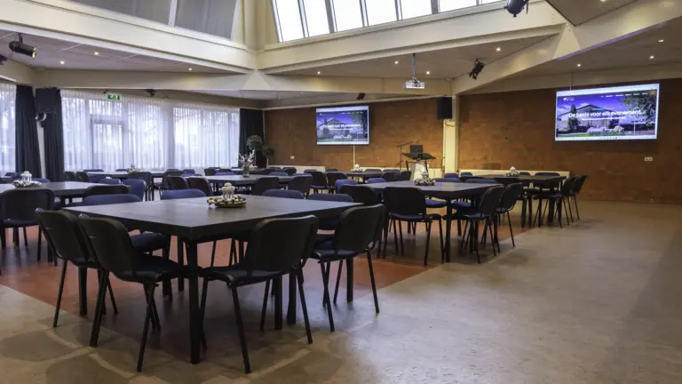 Aula van Congrescentrum de Pijler in Lelystad, voor een congres of symposium tot 250 deelnemers