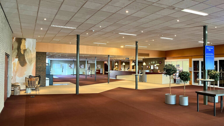 Overzichtsfoto van onze Centrale Hal richting de balie