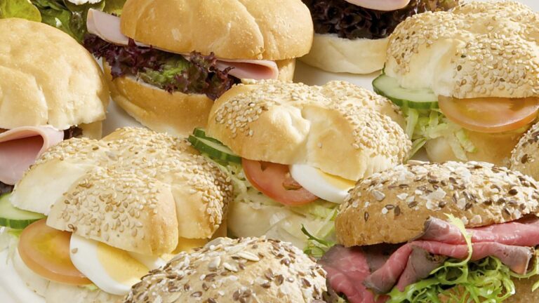 Uitgebreide lunch en ontbijtbuffetten