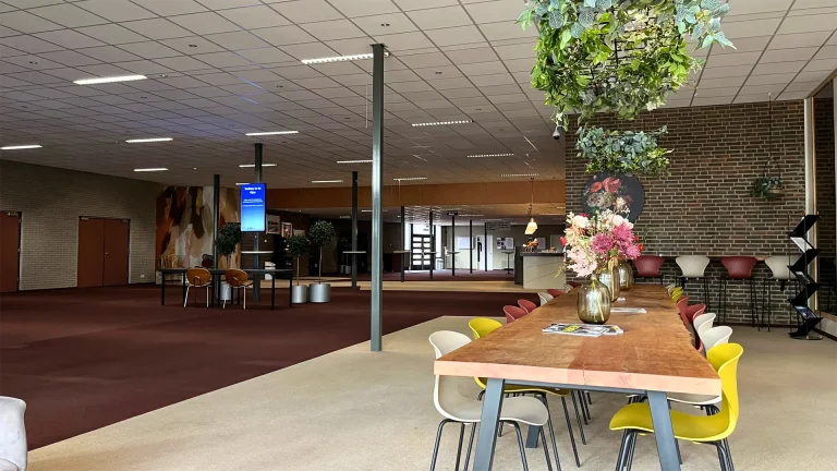Centrale Hal van Congrescentrum de Pijler, ideaal voor de ontvangst en catering van uw congres of symposium