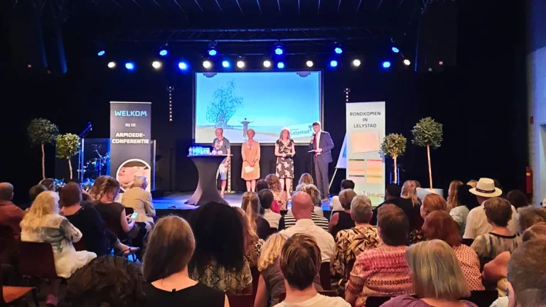 Programmazaal van Congrescentrum de Pijler ingericht voor een congres of symposium tot ca. 200 deelnemers